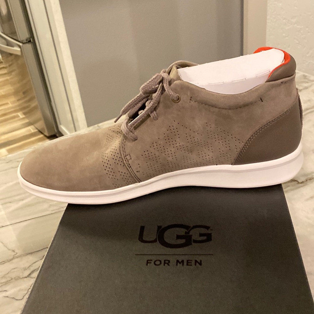 New, never worn Ugg Larken chukkas